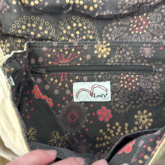 Levi's Unisex Cream Canvas Casual Crossbody Bag - Picture 8 of 13